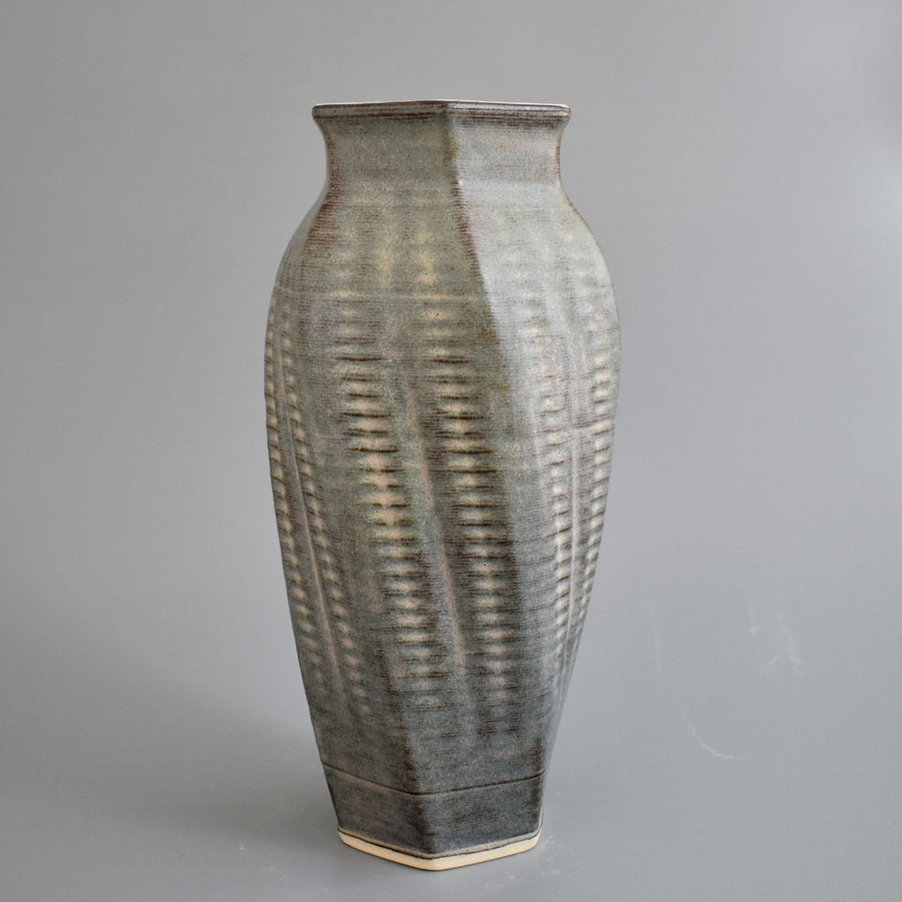 Ribbed Ruru Vase